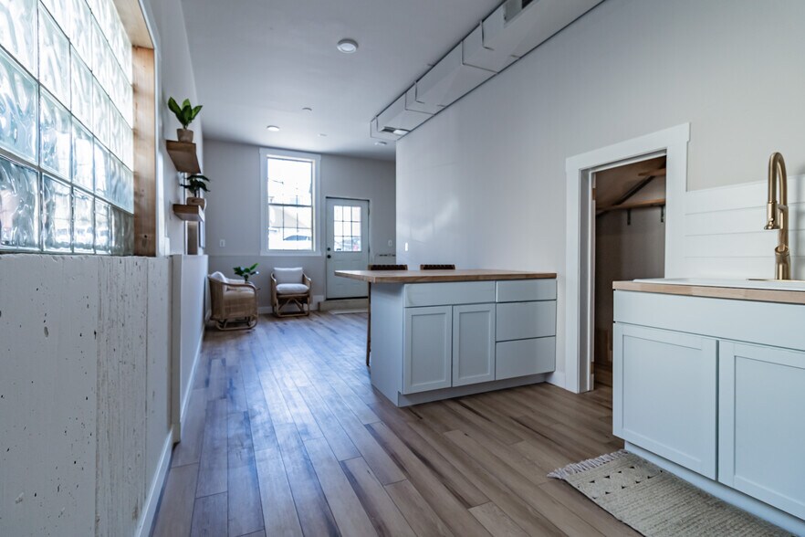 320 W Jennings St, Newburgh, IN 47630 Storefront Retail Residential