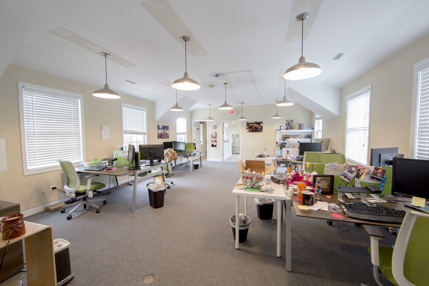 More Photos Of 30 W Bridge St, New Hope Freestanding For Lease