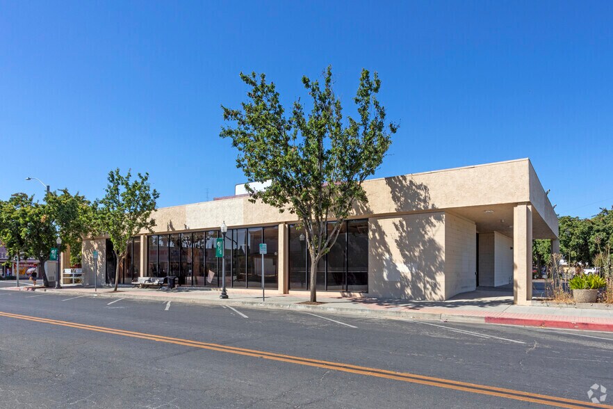 Primary Photo Of 231-233 E Yosemite Ave, Madera Bank For Sale