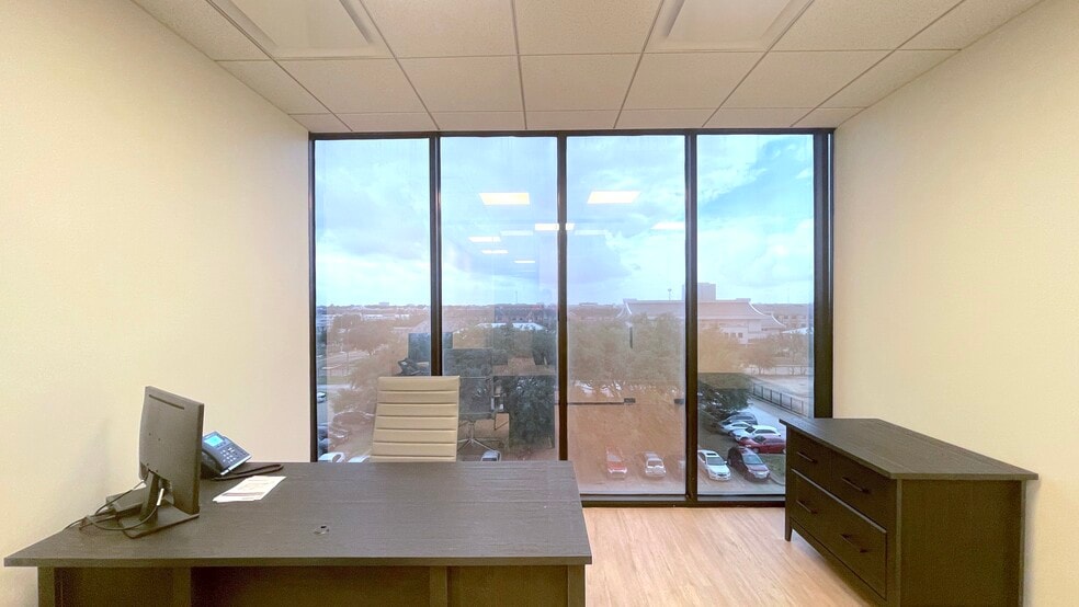 More Photos Of 6100 Corporate Dr, Houston Office For Sale