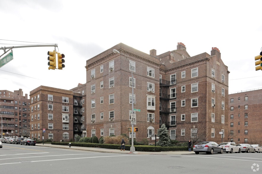More Photos Of 6940 108th St, Flushing Apartments For Lease