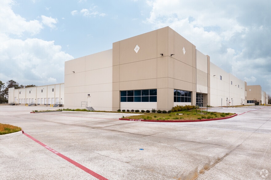 More Photos Of 7491 Rankin Rd, Humble Distribution For Lease