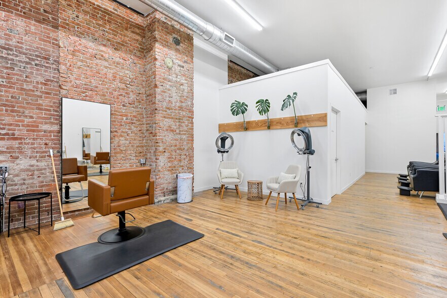 More Photos Of 412 Front St, Lynden Storefront Retail Residential For Sale