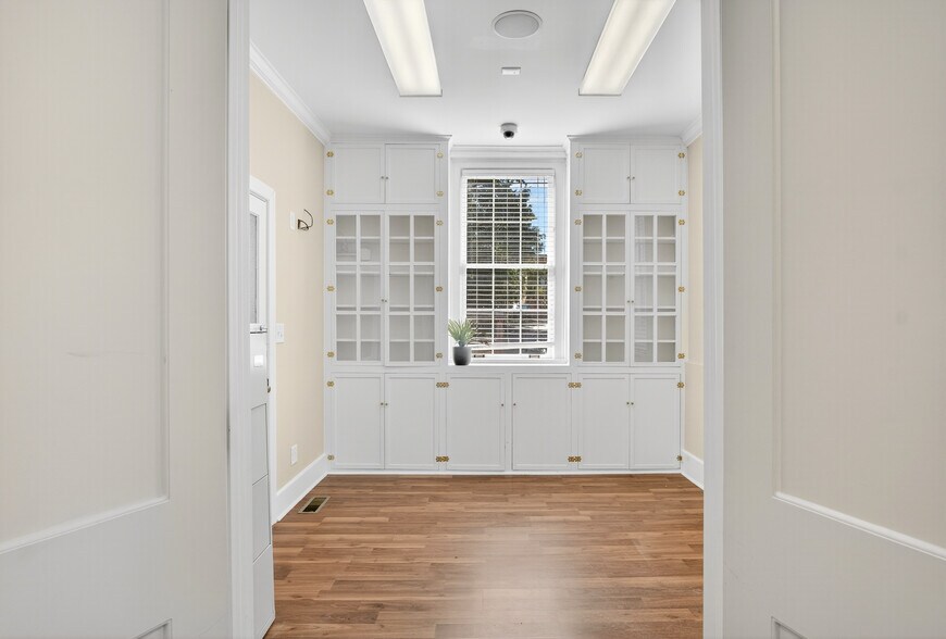 More Photos Of 115 E Market St, Warrenton Office For Lease