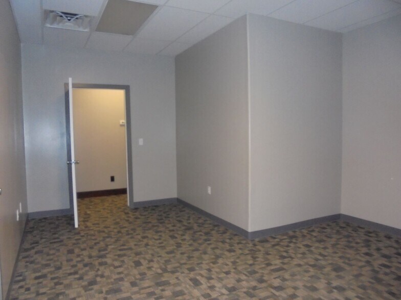 More Photos Of 100-230 Uinta Dr, Green River Storefront For Lease