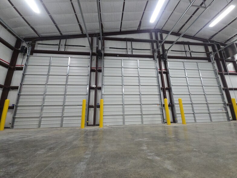 More Photos Of 8720 South Fwy, Fort Worth Warehouse For Lease
