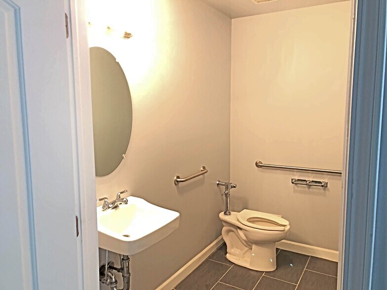 More Photos Of 900 S Western Ave, Chicago Apartments For Lease