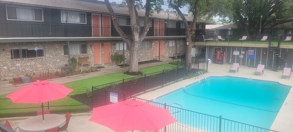 More Photos Of 7314-100 Oak Manor Dr, San Antonio Apartments For Sale