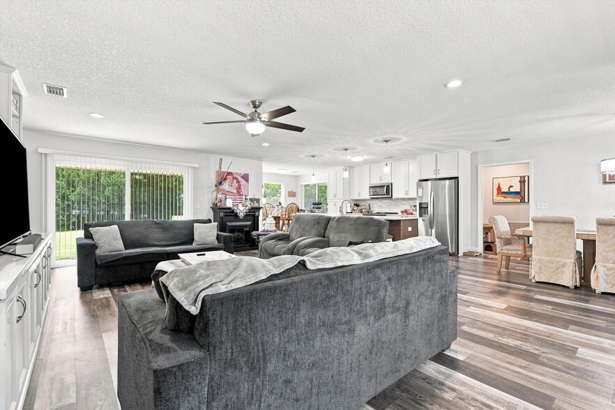 More Photos Of 7602 Kenya St, Jacksonville Specialty For Sale