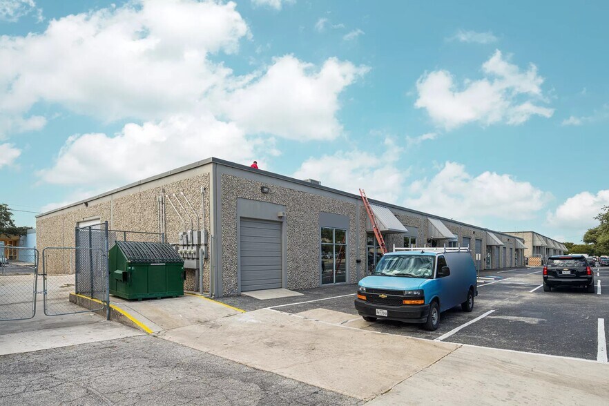 More Photos Of 9901 Broadway St, San Antonio Unknown For Lease