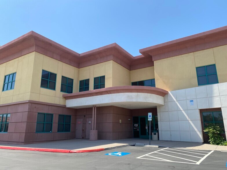 More Photos Of 2650 Lake Sahara Dr, Las Vegas Medical For Lease