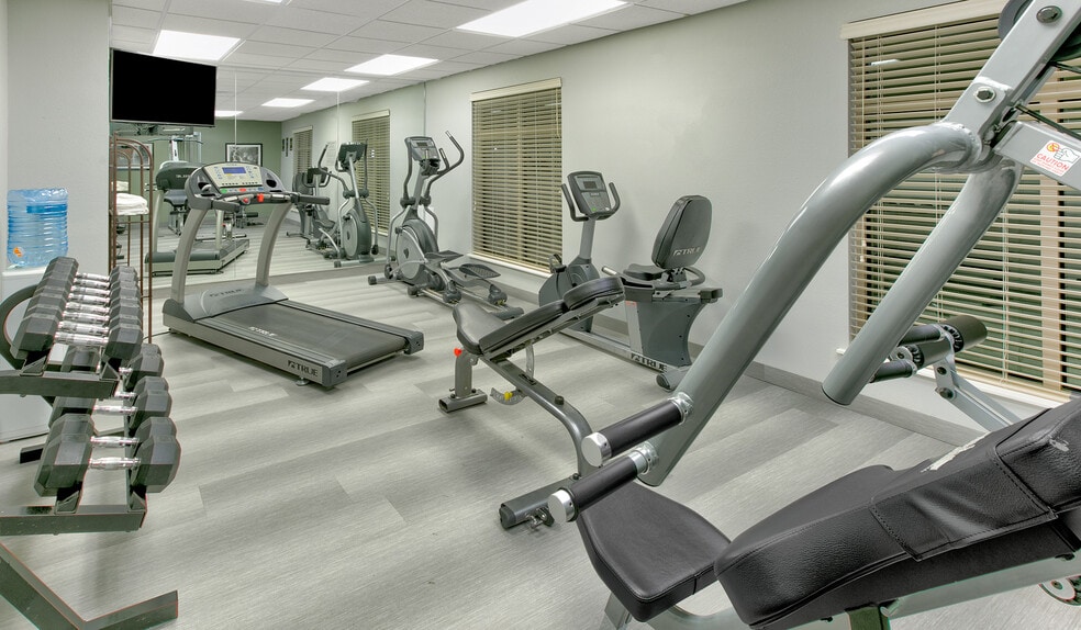 More Photos Of 615 City Center Way, Longview Hotel For Sale