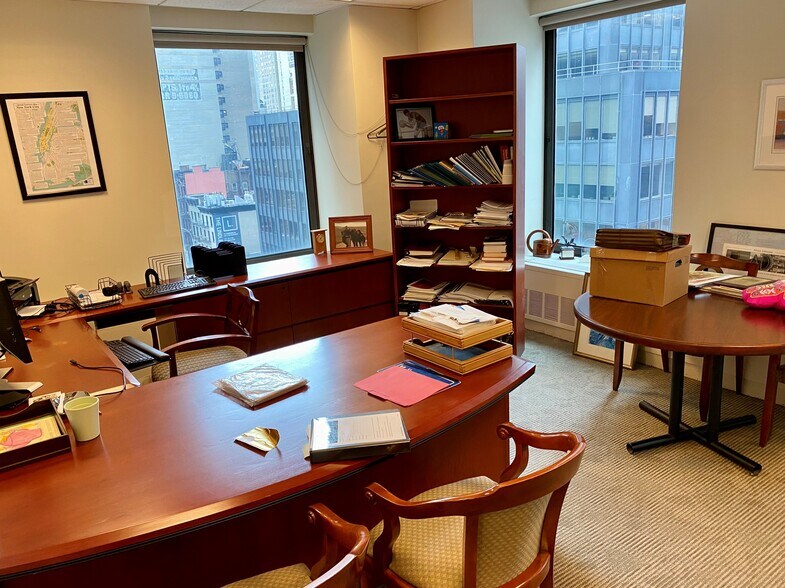 More Photos Of 633 Third Ave, New York Office For Sale