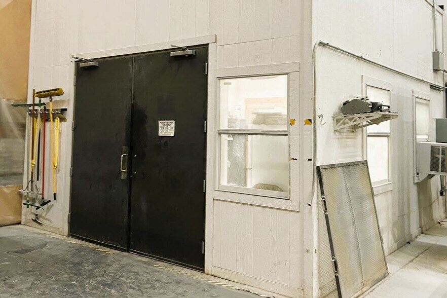 More Photos Of 1916 Gallagher Dr, Sherman Warehouse For Sale