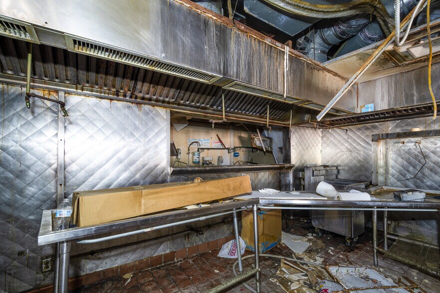 More Photos Of 11950 Kurland Dr, Houston Restaurant For Sale