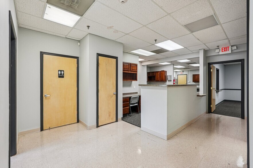 More Photos Of 970 N Broadway, Yonkers Medical For Lease