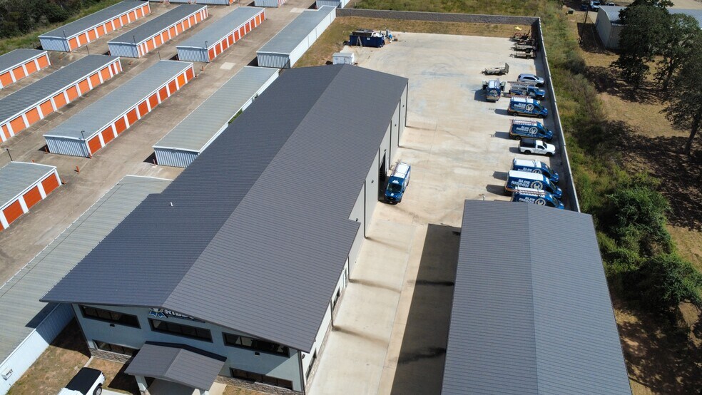 More Photos Of 714 Highway 71 W, Bastrop Freestanding For Lease