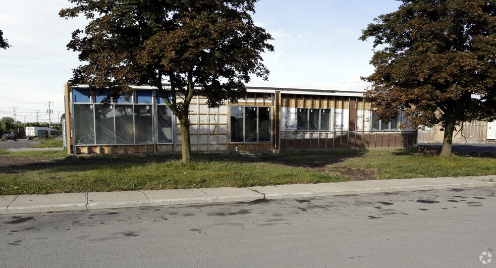 More Photos Of 1320 Av De Valleyfield, Laval Warehouse For Lease