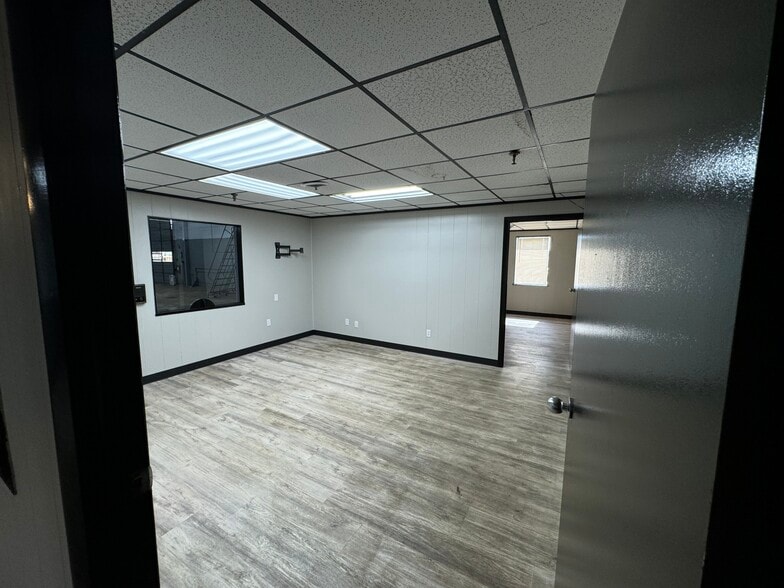 More Photos Of 300 Winona St, Knoxville Distribution For Lease