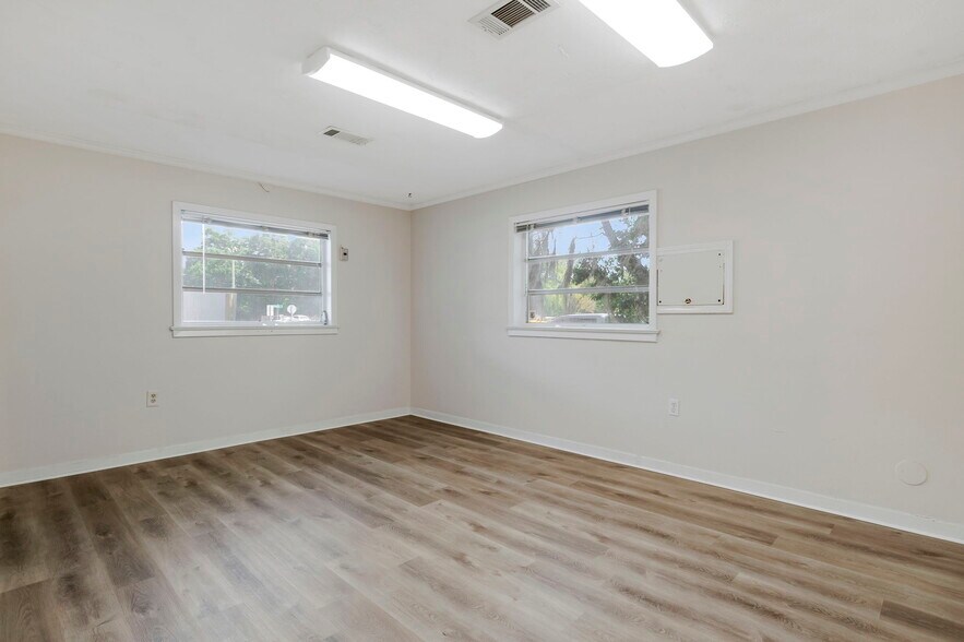 More Photos Of 5603 Stewart St, Milton Medical For Sale