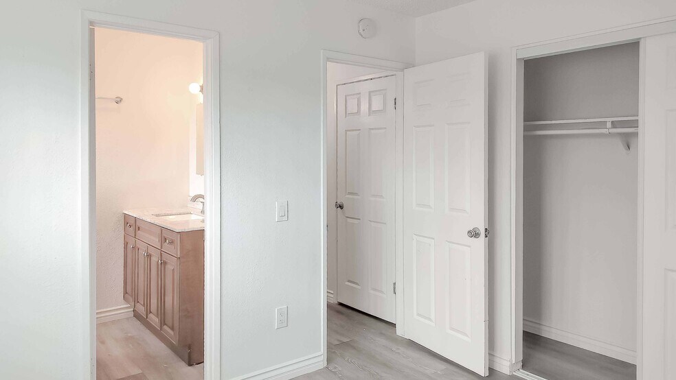 More Photos Of 1718 Crofton Ln, Escondido Multifamily For Sale