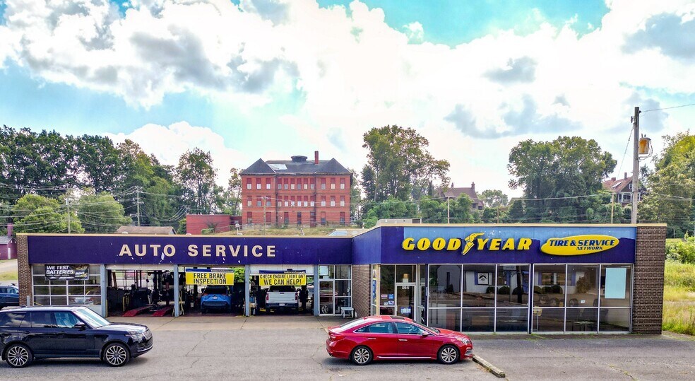 Primary Photo Of 1232 Garfield Ave, Parkersburg Auto Repair For Sale