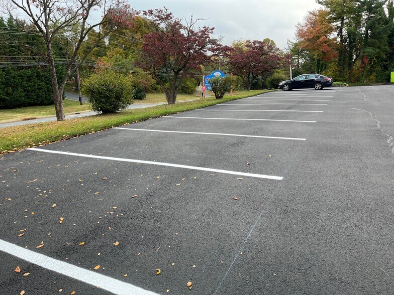 More Photos Of 201 Possum Park Rd, Newark Medical For Lease