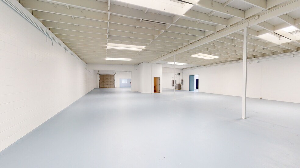 Primary Photo Of 2040-2050 16th St, Long Beach Manufacturing For Lease