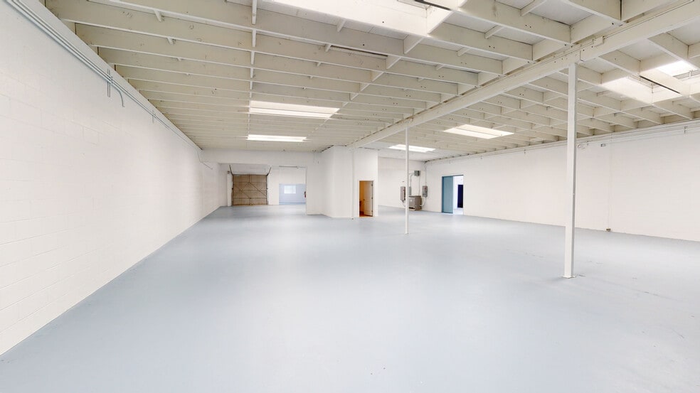 Primary Photo Of 2040-2050 16th St, Long Beach Manufacturing For Lease