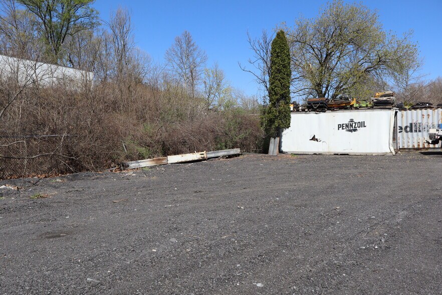 More Photos Of Catasauqua Ave., Whitehall Warehouse For Lease