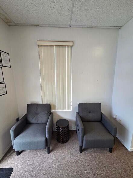 More Photos Of 7810 Kingspointe Pky, Orlando Warehouse For Lease