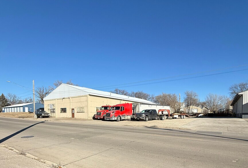 More Photos Of 104 11th St NE, Austin Warehouse For Lease