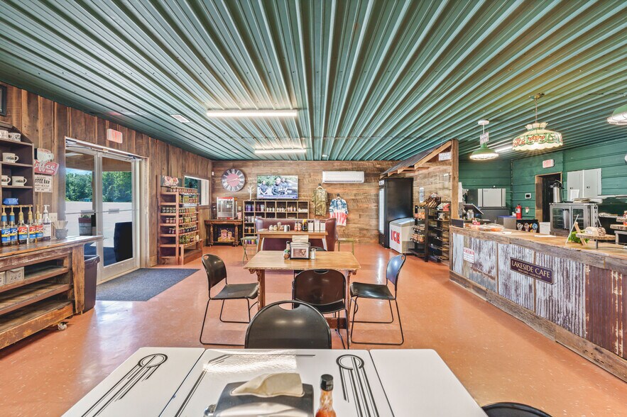 More Photos Of 112 Wilderness Rd, Mammoth Cave General Retail For Sale