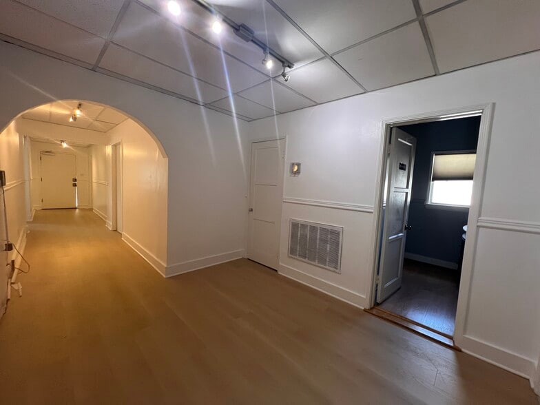 More Photos Of 4419-4421 Lankershim Blvd, North Hollywood Storefront Retail Office For Lease