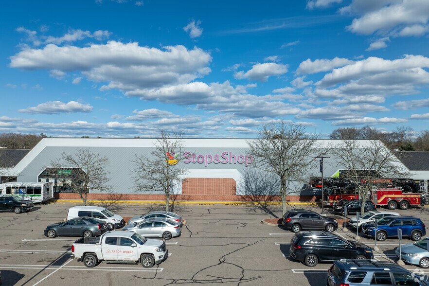 More Photos Of 15-27 Temple St, Framingham Unknown For Lease