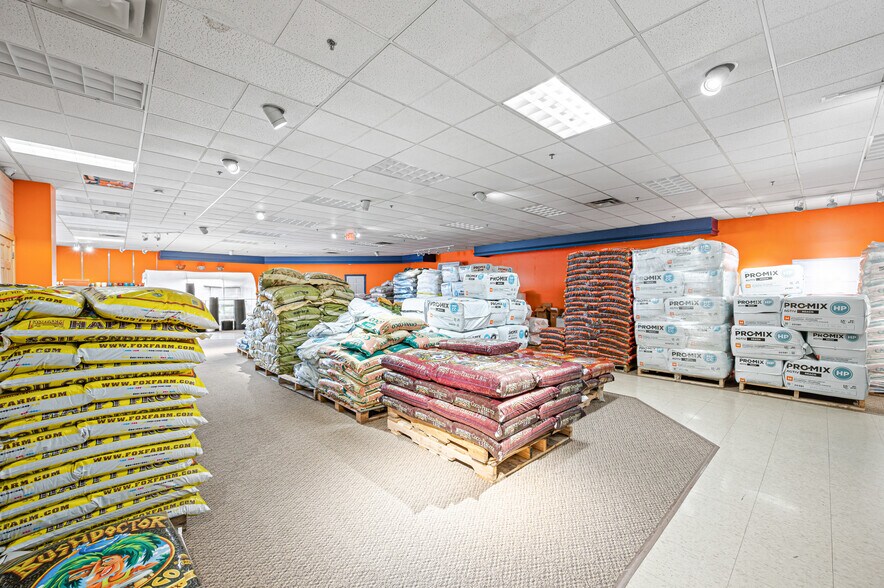 More Photos Of 1550 N Mitchell St, Cadillac General Retail For Lease
