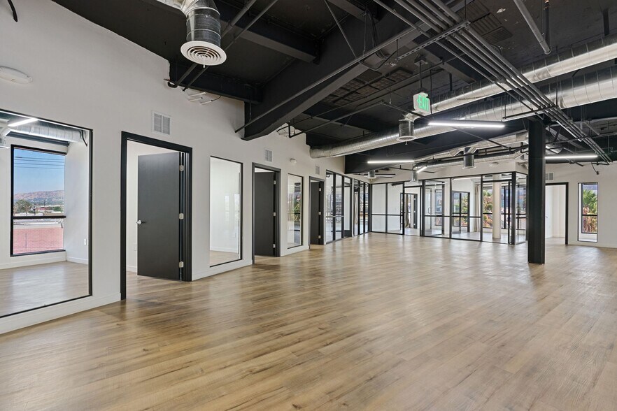 More Photos Of 135 W Magnolia Blvd, Burbank Loft Creative Space For Lease