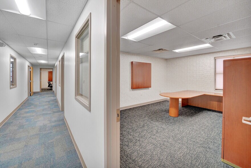 More Photos Of 26 Steele Ave, Arcade Office For Sale