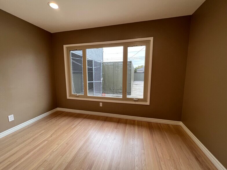 More Photos Of 4652 Katella Ave, Los Alamitos Office For Lease