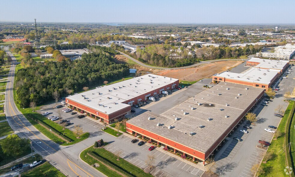 More Photos Of 128 Talbert Rd, Mooresville Unknown For Lease