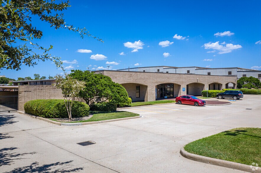 More Photos Of 9450 W Wingfoot Rd, Houston Manufacturing For Lease