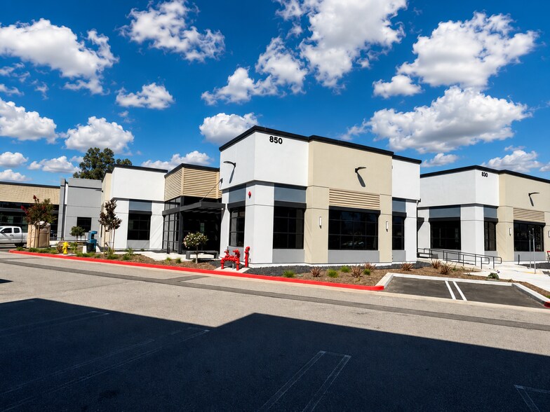 More Photos Of 850 Patriot Dr, Moorpark Unknown For Lease