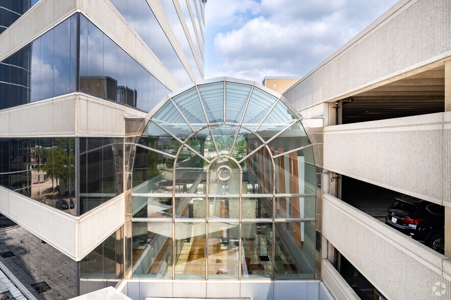 More Photos Of 17950 Preston Rd, Dallas Office For Lease