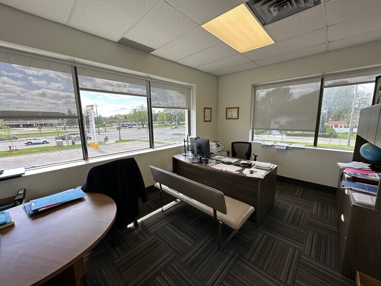 More Photos Of 3000-3140 Boul de Rome, Brossard Storefront For Lease