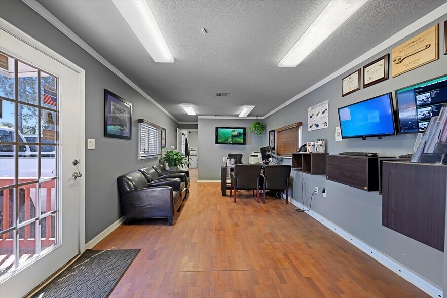 More Photos Of 2451 Baltimore Blvd, Finksburg Auto Repair For Sale