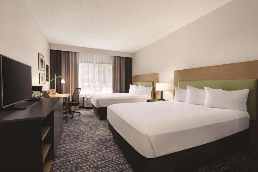 More Photos Of 1330 Highway 10, Detroit Lakes Hotel For Sale