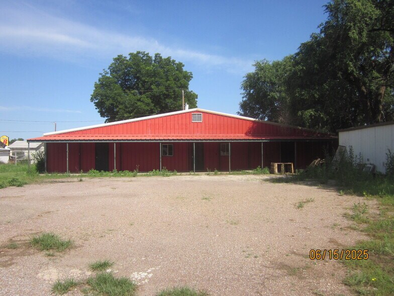 More Photos Of 300 F NE Ave, Childress Warehouse For Sale