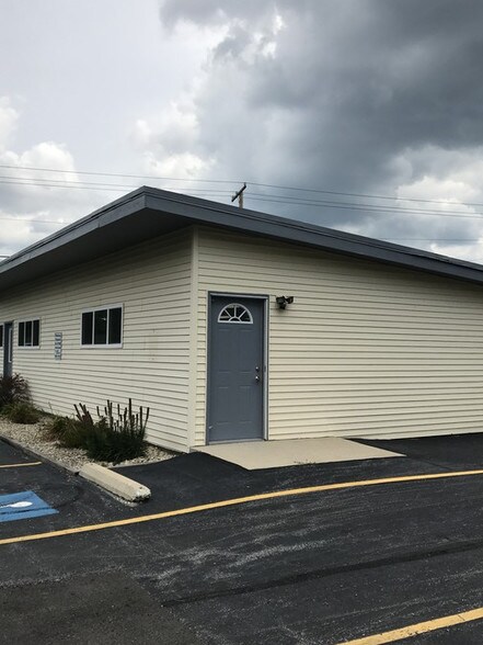 More Photos Of 1741 W Old Ridge Rd, Hobart Storefront Retail Office For Lease