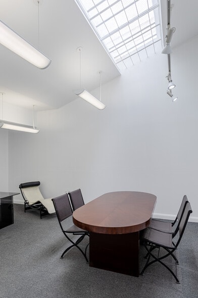 More Photos Of 234 Russell St, Brooklyn Showroom For Lease