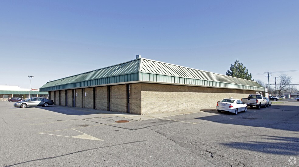 More Photos Of 2999 E Big Beaver Rd, Troy Medical For Lease